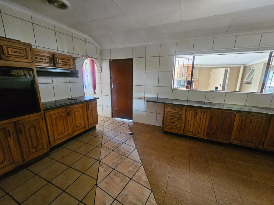 To Let 5 Bedroom Property for Rent in Vaalpark Free State
